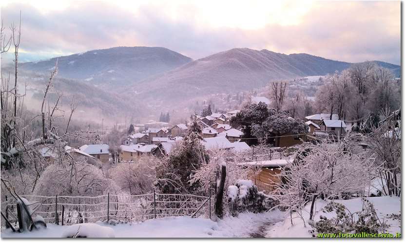 FotoValleScrivia.it ™ Fotografie Savignone Savignone da Castello Rosso