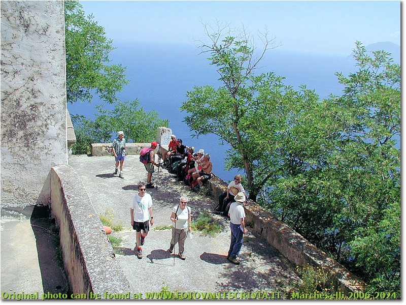 Alicudi: sosta al santuario di San Bartolo - Altro - 2003 - Altro - Foto varie - Olympus Camedia 3000