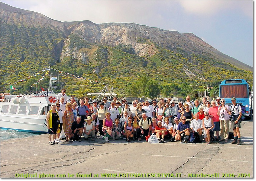 Isola di Vulcano: gruppo ULE al completo al Porto di Leva - Altro - 2003 - Altro - Foto varie - Olympus Camedia 3000