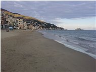  Liguria di Ponente: la spiaggia di Alassio versione invernale - Altro - 2015 - Paesi - Inverno - Voto: Non  - Last Visit: 27/6/2022 20.9.14 