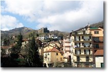 Foto Altro - Paesi - Monte Prelà, Ruderi del Castello e Condomini a Torriglia
