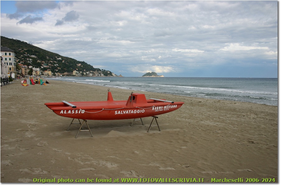 La sabbiosa spiaggia di Alassio a fine ottobre - Altro - 2005 - Panorami - Foto varie - Canon EOS 300D