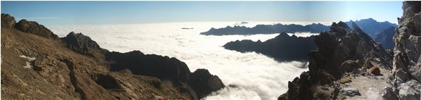  Salendo al Monte Argentera: panorama verso sud-est dal Colle dei detriti - Altro - 2006 - Panorami - Foto varie - Voto: 9,66 - Last Visit: 2/7/2022 4.57.20 