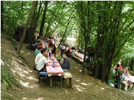  Incontro annuale della squadra cinghiale di Ronco: alcune delle tavolate - Busalla&Ronco Scrivia - 2006 - Boschi - Estate - Voto: Non  - Last Visit: 26/9/2023 19.8.57 