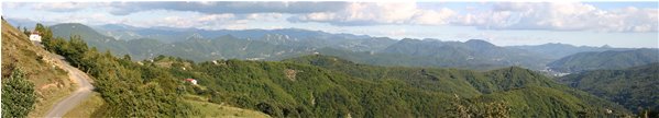  Appennino visto da località Banchetta: dal Monte Reale all’Alpe Sisa - Busalla&Ronco Scrivia - 2005 - Panorami - Estate - Voto: Non  - Last Visit: 22/9/2023 3.59.24 