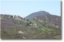 Foto Busalla&Ronco Scrivia - Paesi - Frazione Bastia con il Monte Reale in secondo piano