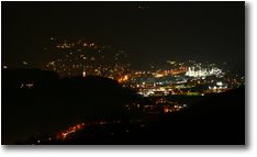 Fotografie Busalla&Ronco Scrivia - Paesi - Isorelle, Busalla e Iplom  da Montemaggio, visione notturna