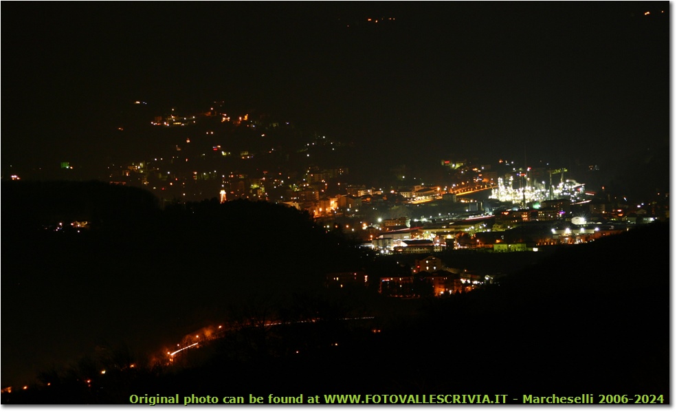 Isorelle, Busalla e Iplom  da Montemaggio, visione notturna - Busalla&Ronco Scrivia - 2013 - Paesi - Inverno - Canon EOS 300D