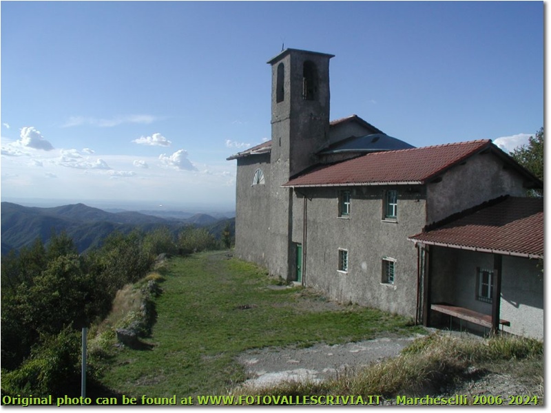 La cappelletta e rifugio del Monte Reale - Busalla&Ronco Scrivia - <2001 - Paesi - Estate - Olympus Camedia 3000