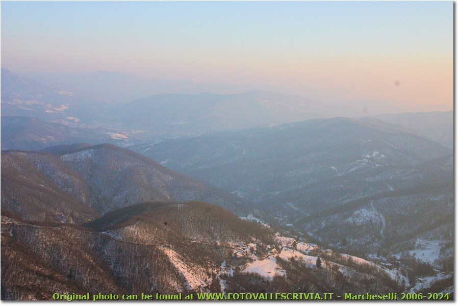 Alta Valle Scrivia innevata al tramonto - Busalla&Ronco Scrivia - 2013 - Panorami - Inverno - Canon EOS 300D