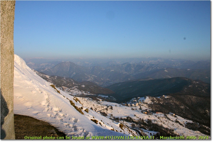 Alta Valle Scrivia innevata dalla vetta Del Monte Alpe di Porale - Busalla&Ronco Scrivia - 2013 - Panorami - Inverno - Canon EOS 300D