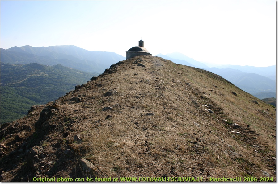 La chiesetta sul monte Alpe di Porale - Busalla&Ronco Scrivia - 2005 - Panorami - Estate - Canon EOS 300D