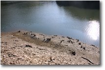 Fotografie Busalla&Ronco Scrivia - Panorami - Lago Busalletta : le ripide sponde