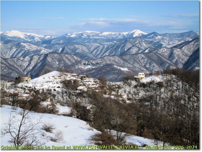 Panorami a confronto: febbraio, sullo sfondo il monte Carmo - Busalla&Ronco Scrivia - 2010 - Panorami - Inverno - Canon Ixus 980 IS