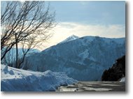 Foto Busalla&Ronco Scrivia - Panorami - Tra Banchetta e Tana d'Orso: sullo sfondo il Monte Alpe