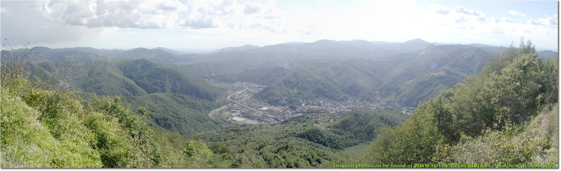Veduta panoramica dal Monte Reale verso Ronco e la Valle Scrivia - Busalla&Ronco Scrivia - <2001 - Panorami - Estate - Olympus Camedia 3000
