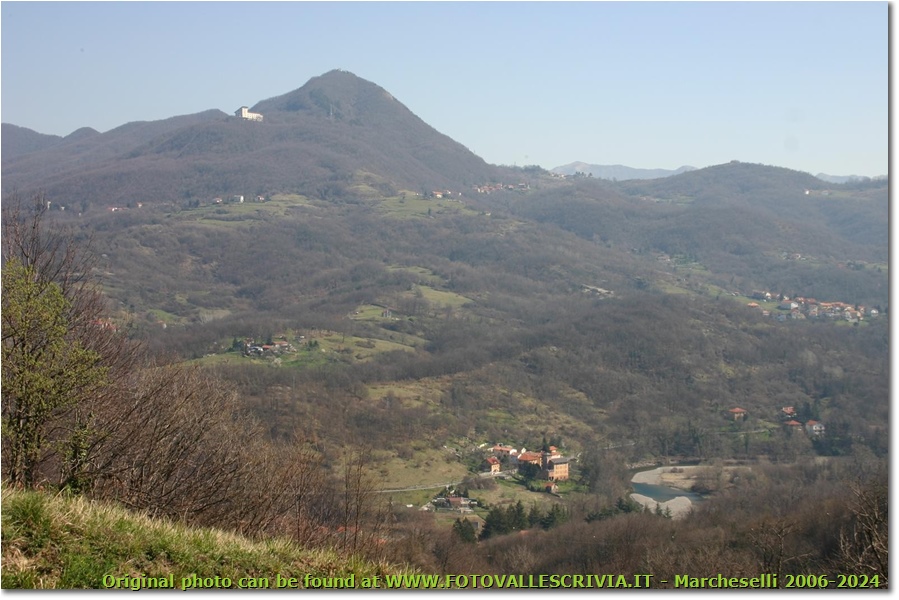Ancora un Monte Maggio, a fine inverno  - Casella - 2007 - Panorami - Estate - Canon EOS 300D