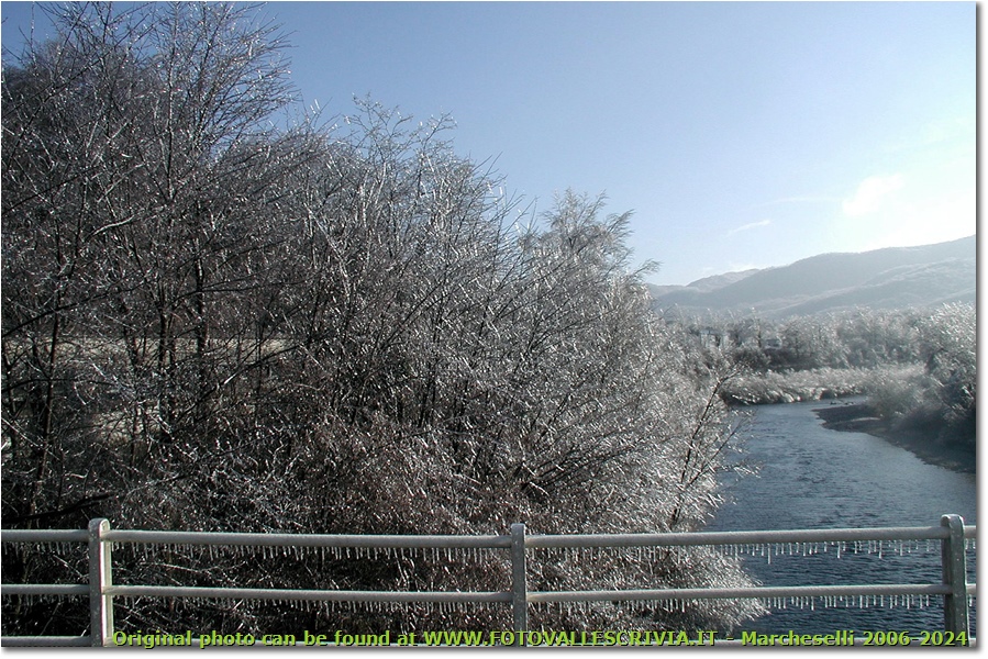 Gelo sulle sponde del fiume Scrivia - Casella - 2009 - Panorami - Inverno - Canon EOS 300D
