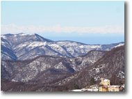 Fotografie Crocefieschi&Vobbia - Paesi - Santuario NS Signora della Guardia di Crocefieschi e il massiccio del Monte Rosa