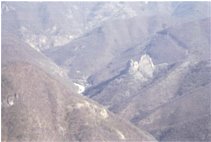  Castello della Pietra dalla Costa del Reo Passo (Val Vobbia) - Crocefieschi&Vobbia - <2001 - Panorami - Inverno - Voto: 7    - Last Visit: 20/6/2022 8.15.48 