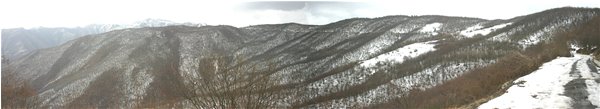 Crocefieschi: Strada per Alpe di Vobbia chiusa per neve - Crocefieschi&Vobbia - 2005 - Panorami - Inverno - Voto: Non  - Last Visit: 16/5/2023 22.45.40 