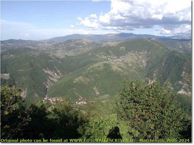 Grifoglietto e Marmassana in Val Vobbia visti dal M. Reale - Crocefieschi&Vobbia - <2001 - Panorami - Estate - Olympus Camedia 3000