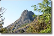 Foto Crocefieschi&Vobbia - Panorami - Monte Reopasso: la Biurca e, nell’ombra, il rifugetto a fianco della ferrata Deanna Orlandini
