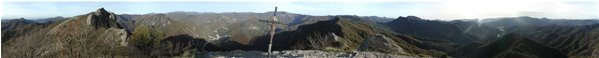  Panorama a 270 gradi dalle Rocche del Reopasso (Biurca) - Crocefieschi&Vobbia - 2003 - Panorami - Inverno - Voto: 7    - Last Visit: 25/9/2023 19.30.34 