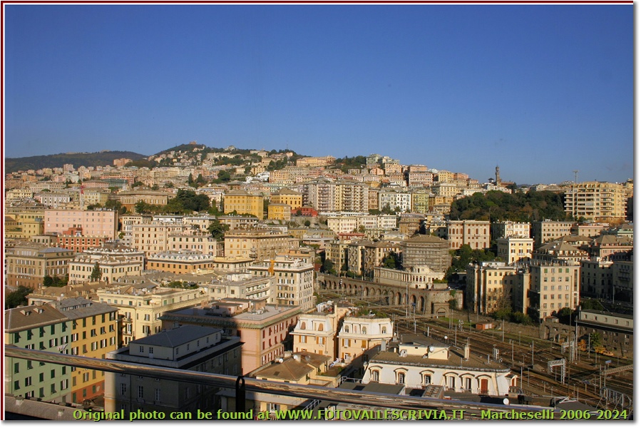 Genova: veduta su Brignole e sulle alture. - Genova - 2007 - Paesi - Foto varie - Canon EOS 300D