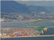  Porto containers di Genova Voltri e Aeroporto - Genova - 2004 - Paesi - Foto varie - Voto: 4    - Last Visit: 22/1/2024 4.19.33 