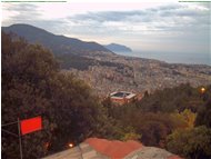  Webcam dal Righi: panorama verso levante su Molassana lo stadio L. Ferraris e il centro di Genova (da www.stefanome.it) - Genova - 2006 - Paesi - Foto varie - Voto: 5    - Last Visit: 25/5/2024 9.4.36 