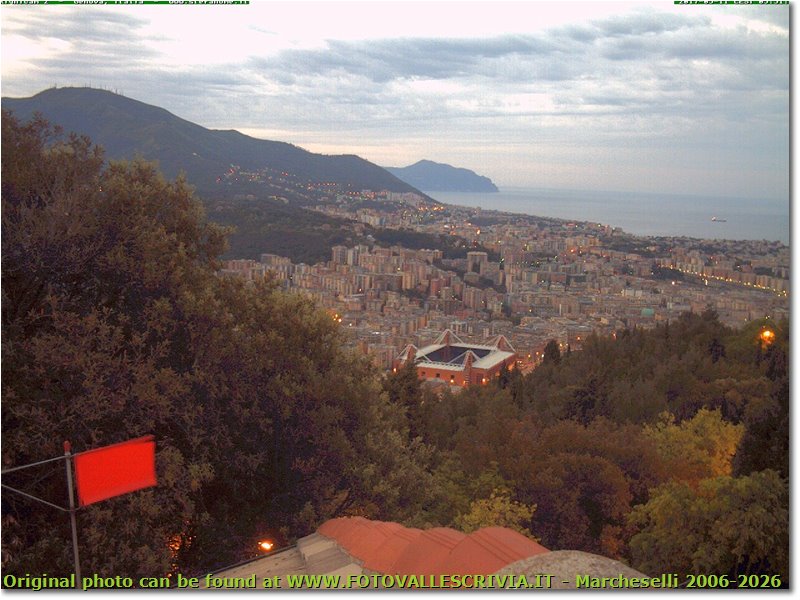 Webcam dal Righi: panorama verso levante su Molassana, lo stadio L. Ferraris e il centro di Genova (da www.stefanome.it) - Genova - 2006 - Paesi - Foto varie - Webcam