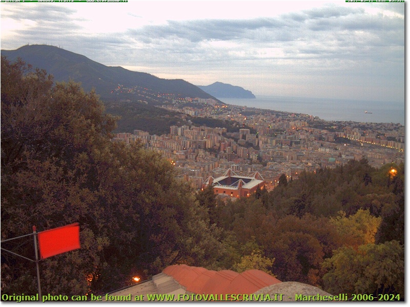 Webcam dal Righi: panorama verso levante su Molassana lo stadio L. Ferraris e il centro di Genova (da www.stefanome.it) - Genova - 2006 - Paesi - Foto varie - Webcam