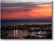 Foto Genova - Panorami - Genoa: harbor at sunset