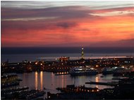  Genova:  porto e lanterna al tramonto - Genova - 2004 - Panorami - Foto varie - Voto: 9    - Last Visit: 14/3/2023 22.16.31 