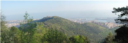  Il Castellaccio, il centro e il porto di Genova: panorama dal forte Puin - Genova - 2006 - Panorami - Foto varie - Voto: Non  - Last Visit: 25/5/2024 9.4.47 