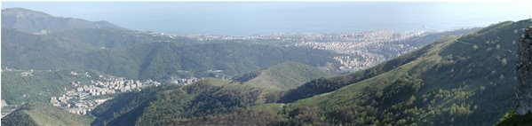  Panorama di Genova dal Forte Diamante: Val Bisagno e il centro - Genova - 2006 - Panorami - Foto varie - Voto: Non  - Last Visit: 13/4/2024 19.55.21 