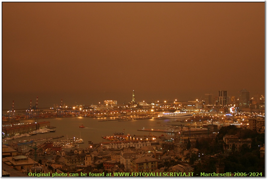 Sabbia del Sahara sul porto - Genova - 2004 - Panorami - Foto varie - Canon EOS 300D
