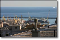 Foto Genova - Panorami - Terrazza sul porto
