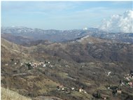  Donnetta frazione di Torriglia: sullo sfondo con nubi il M. Ajona - Montoggio - 2002 - Landscapes - Winter - Voto: 2    - Last Visit: 4/10/2023 23.6.10 