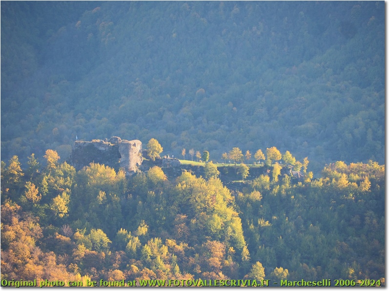 Il castello di Montoggio dal Monte Banca - Montoggio - 2022 - Paesi - Inverno - Olympus OM-D E-M10 Mark III