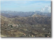 Fotografie Montoggio - Panorami - Donnetta frazione di Torriglia: sullo sfondo con nubi il M. Ajona