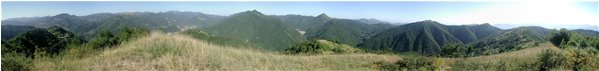  Panorama dal M.Bonetto 832: (Montoggio M. Bano 1035 Lago Valnoci (asciutto) M. Alpesisa 989 M.ti Carrossino e Sella) - Montoggio - <2001 - Panorami - Estate - Voto: Non  - Last Visit: 3/11/2023 22.57.45 