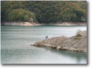 Foto Montoggio - Panorami - Sponde del lago Brugneto in autunno