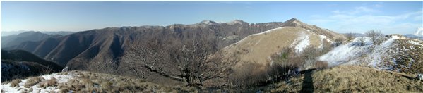  Testata della Val Pentemina con M. Antola sullo sfondo - Montoggio - 2002 - Panorami - Inverno - Voto: 9    - Last Visit: 24/9/2023 17.0.49 