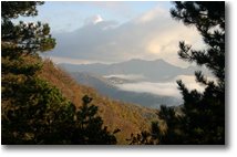 Foto Montoggio - Panorami - Uno scialle di nebbia attorno a Cascinette: sullo sfondo il Monte Bano