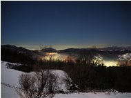  Panorama notturno innevato verso Genova e Santuario della Guardia - Savignone - 2022 - Landscapes - Winter - Voto: Non  - Last Visit: 12/12/2024 16.4.5 