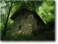 Fotografie Savignone - Paesi - Cascina abbandonata nei boshi