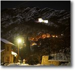 Fotografie Savignone - Paesi - Castello di Savignone innevato in notturna