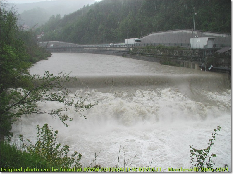 Il fiume Scrivia dopo una pioggia in maggio - Savignone - 2002 - Paesi - Estate - Olympus Camedia 3000